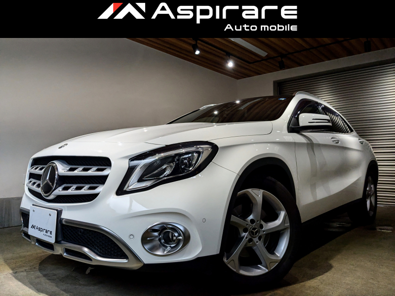 メルセデスベンツ GLA GLA220 4マチック　プレミアムパッケージ　パノラマサンルーフ　ブラックレザーシート　シートヒーター　ハーマンカードンサウンド　レーダーセーフティーパッケージ　アンビエントライト